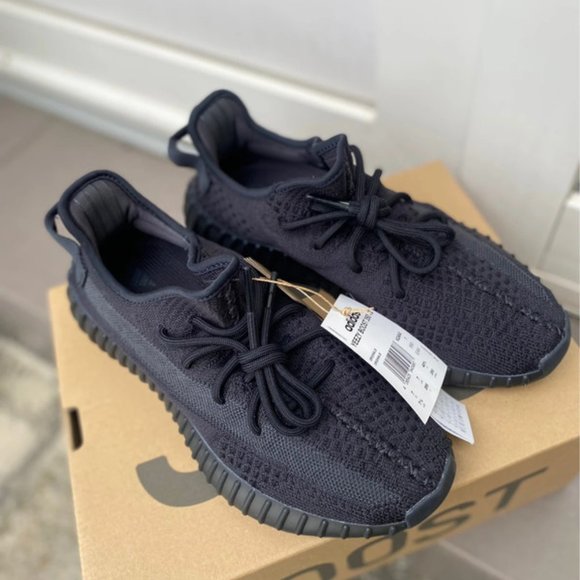 Yeezy 350 v2 onyx